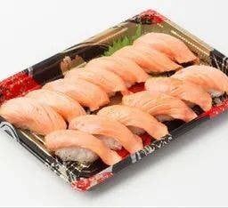 ข้าวปั้นหน้าแซลมอนเบิร์น 12 ชิ้น