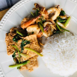 ข้าวแห้งทรงเครื่อง