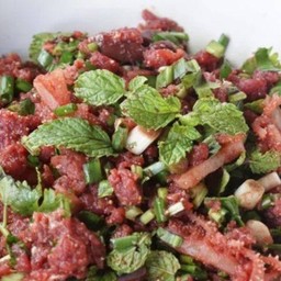 ก้อยเนื้อดิบขม