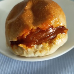 ขนมปังปิ้งไส้ทะลัก พริกเผาหมูหยอง