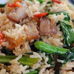 ผัดผักคะน้าคลุกข้าว