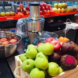 ไจแอ้นลูกชิ้นระเบิด ท้ายบ้าน