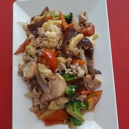 ผัดผักรวมมิตร (กับข้าว)