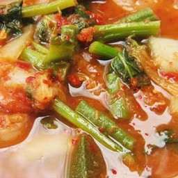 แกงส้มผักรวมกุ้งสด