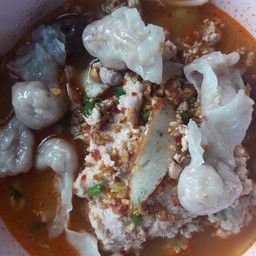 เกี๊ยวปลาต้มยำ