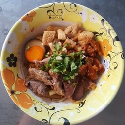 ก๋วยเตี๋ยวเจ๊บ๊วย