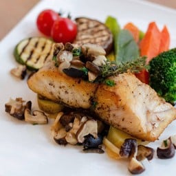 Branzino al Forno con Funghi olive e patate