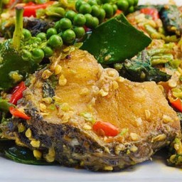 ผัดเครื่องแกงปลาดุก(เป็นกับข้าว)
