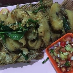 ปลาทับทิมทอดกระเทียม