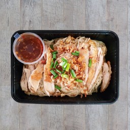 บะหมี่แซ่บนัวหน้าไก่ทอด