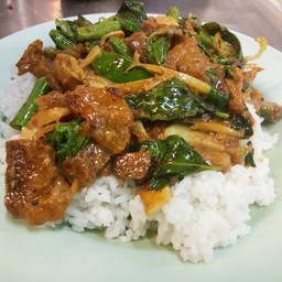 ข้าวราดผัดพริกแกง