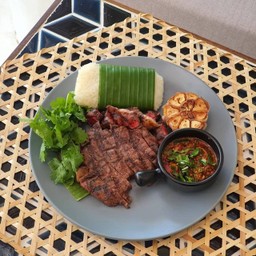 เนื้อริบอายจิ้มแจ่มข้าวเหนียวนุ่ม