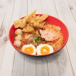 ก๋วยเตี๋ยวหมูต้มยำไข่(ตั้งโอ๋ตลาดทรัพย์สิน)