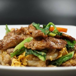 ผัดซีอิ้วไก่
