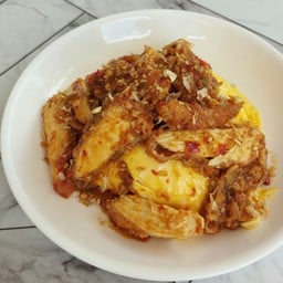 ข้าวไข่นุ่มไก่กรอบคั่วพริกเกลือ