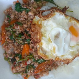 กระเพราหมูสับ ไข่ดาว
