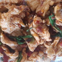 กระเพราไก่ราดข้าว