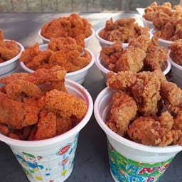 จอยไก่ทอดหน้าโรงเรียนเบญ