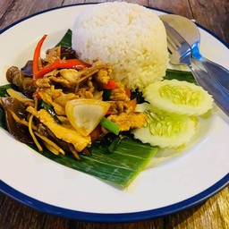 ข้าวราดผัดขิง