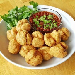 ลูกชิ้นทอดน้องใหม่