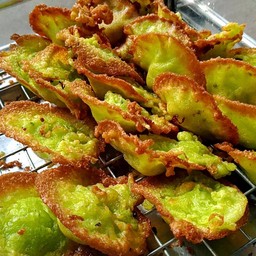 นายจ๋า ขนมฝักบัว@หน้าเซเว่น ติดรางรถไฟทางไปท่าสว่าง