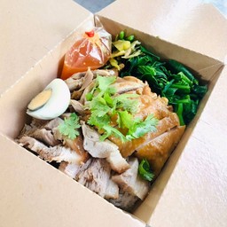 ข้าว 2 ใจ ขาหมู + ไก่ตุ๋น
