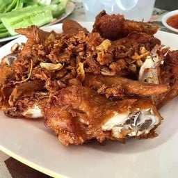 ปีกไก่ทอดกระเทียม