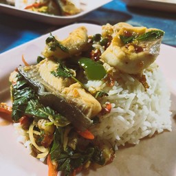 ผัดฉ่าราดข้าว