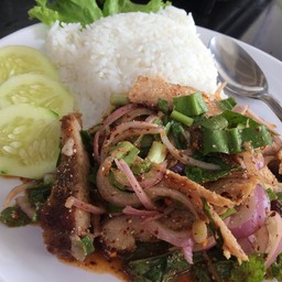 ข้าวหมูน้ำตก