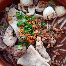 ก๋วยเตี๋ยวหมูน้ำตก
