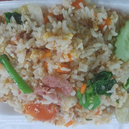 ข้าวผัดไข่ใส่แหนม