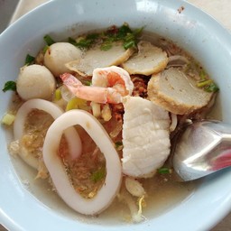 ก๋วยเตี๋ยวทะเลต้มยำ