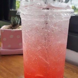 สตอเบอรี่โซดา
