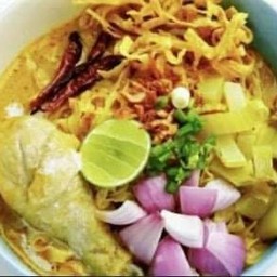 ข้าวซอยหมูพิเศษ 2 อย่าง