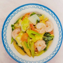 ผัดผักรวมมิตรกุ้งสด