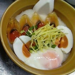 โจ๊กใข่ลวก+ใข่เค็ม+ใข่เยี่ยวม้า(พิเศษ)