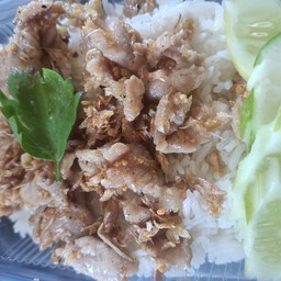 ข้าวหมูชิ้นกระเทียม