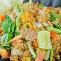ข้าวผัดรถไฟไก่
