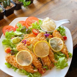 สลัดกุ้งทอดเลมอน