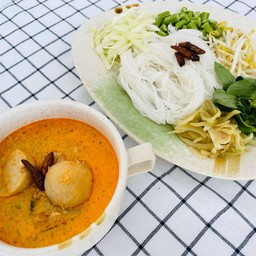 ขนมจีนน้ำยาลูกชิ้นปลา