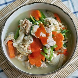 สุกี้แบบน้ำหมูไก่