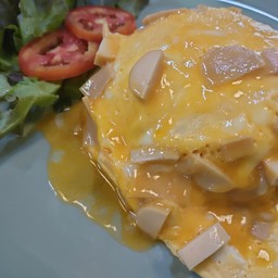 ข้าวไข่ข้นแฮมไส้กรอก