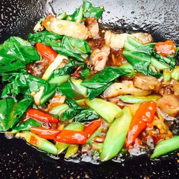 ผัดคะน้าราดข้าว