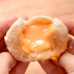 ขนมเปี๊ยะลาวา (2 ลูก)