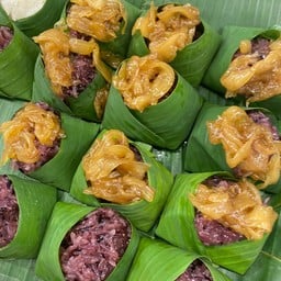 ข้าวเหนียวดำหน้ากระฉีกมะพร้าวอ่อน