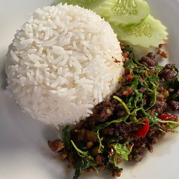 ข้าวราดกะเพรา เนื้อสับ