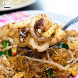 ผัดไทวุ้นเส้นปลาหมึก