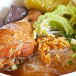 ก๋วยเตี๋ยวน่องไก่ตุ๋น
