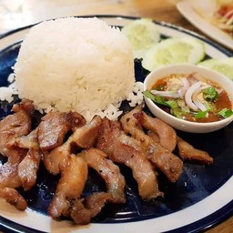 ข้าวหมูย่างน้ำจิ้มแจ่ว