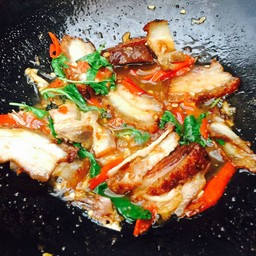 กะเพราราดข้าว